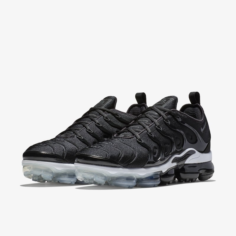 Black nike air vapormax plus store